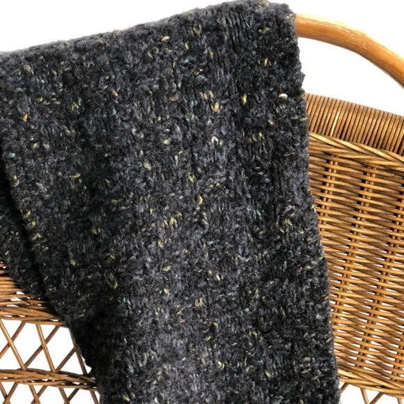 Fair-trade/organic wool scarf - Picture 3 of 5